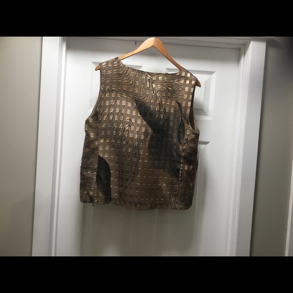 Top - Picture 2 of 3